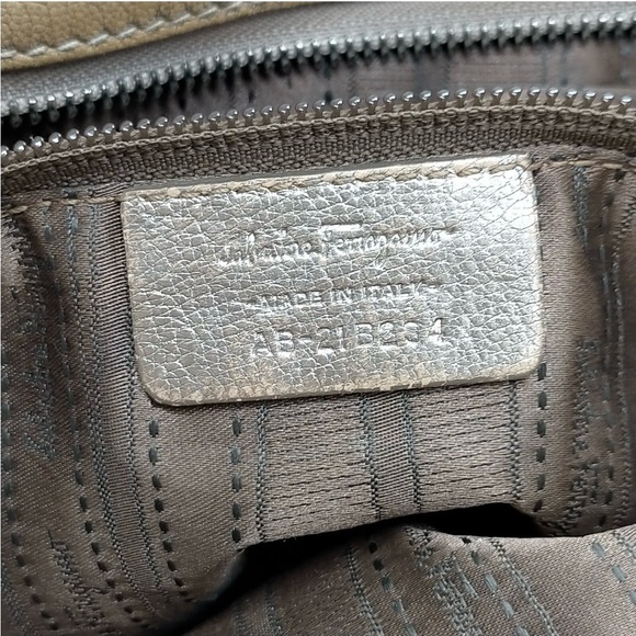 Salvatore Ferragamo Marisa Silvery Beige Gold Leather Hand Shoulder Bag - Picture 9 of 9